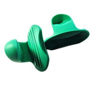 Premium Silicone Finger Tip, Pinch Grips ~ Pot Grabbers ~ Set of 2 Green ~ NEW
